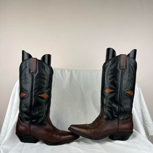 Hunt Club Brown Leather Cowgirl Boots With a Western vibe Size 6.5